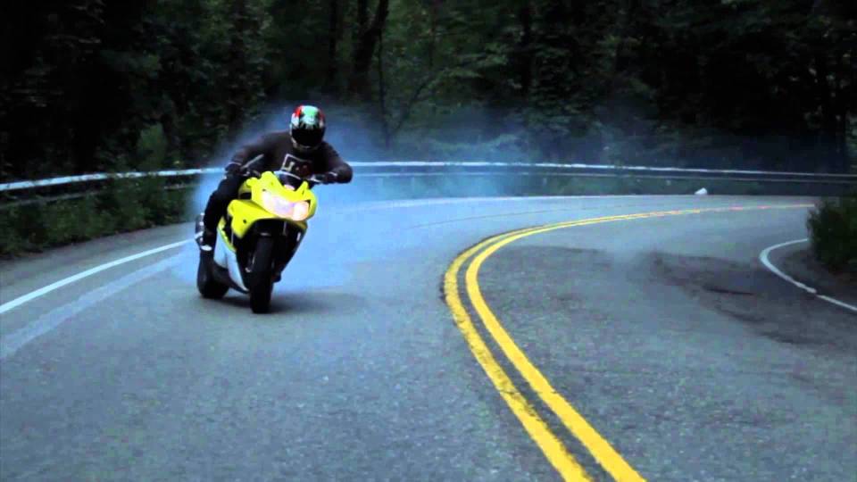 INSANE MOTORCYCLE DRIFTING ON CURVY STREETS!